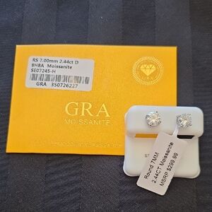 Moissanite Round Stud Earrings in White